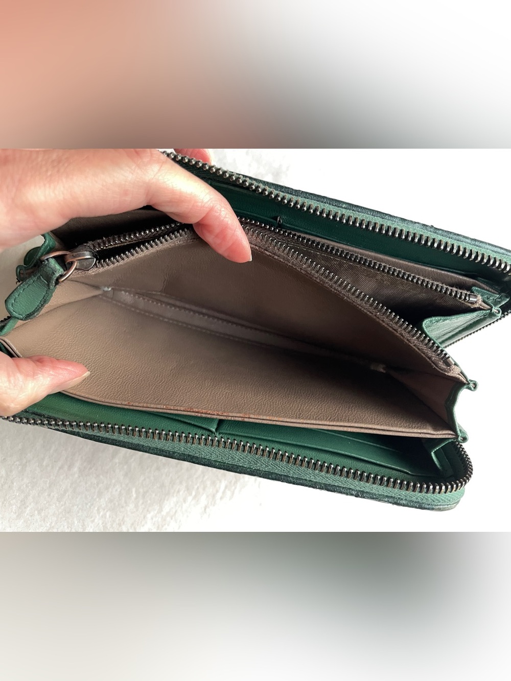 BOTTEGA VENETA // green intrecciato woven leather Zip-Around continental wallet - Picture 12 of 16